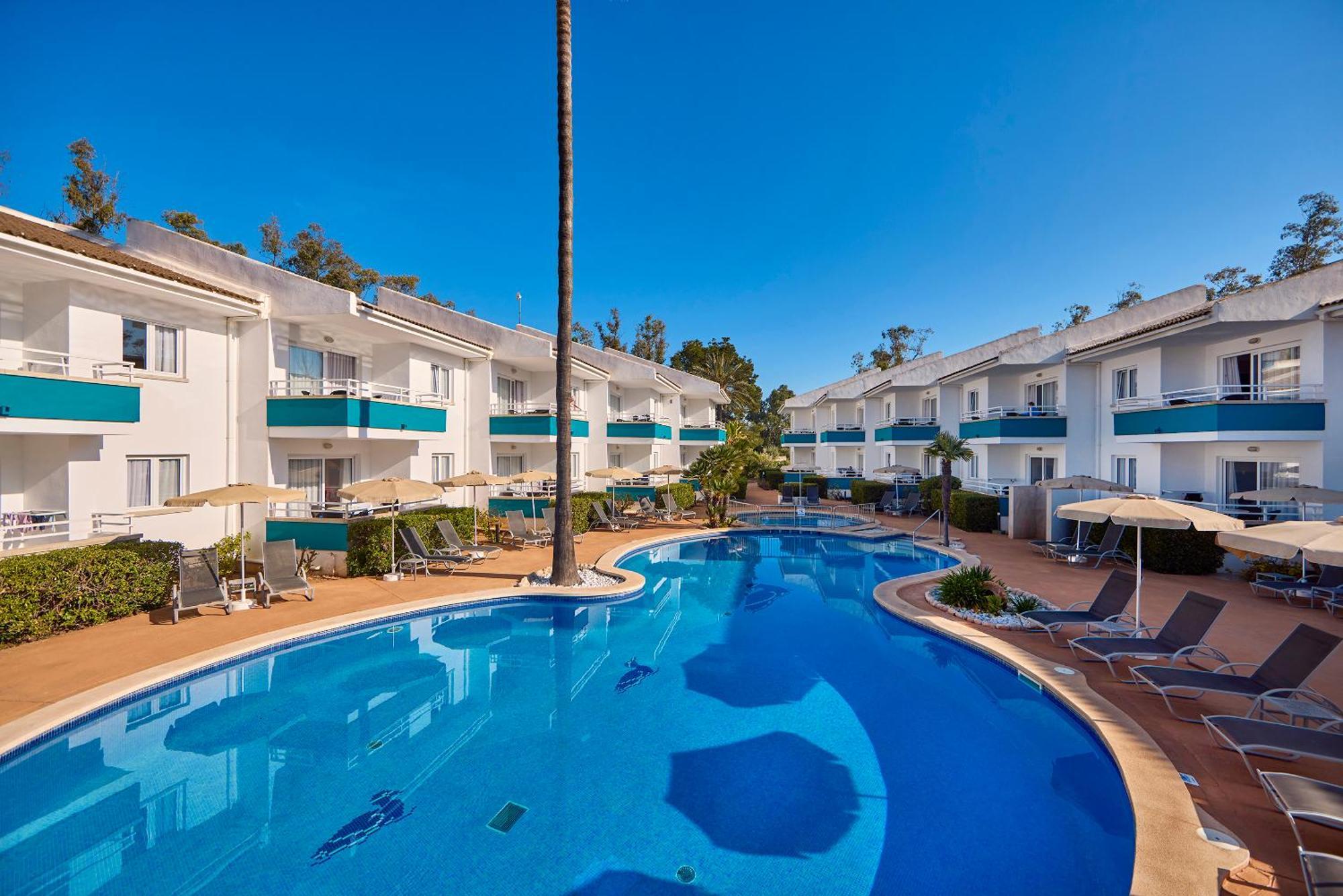 Universal Aparthotel Elisa Playa de Muro  Eksteriør bilde